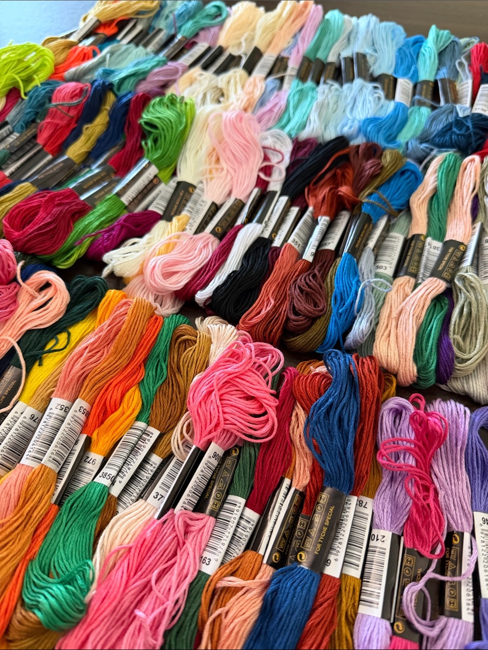 Huge 124 Piece Embroidery Floss Lot - Assorted Colors Craft Thread Skeins new - Picture 8 of 8